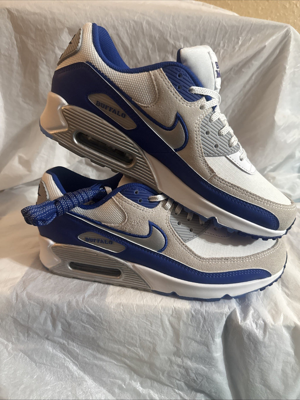 Nike Nike Air Max 90 Buffalo Bills II7589-100 Men Size 10 Limited Shoe.