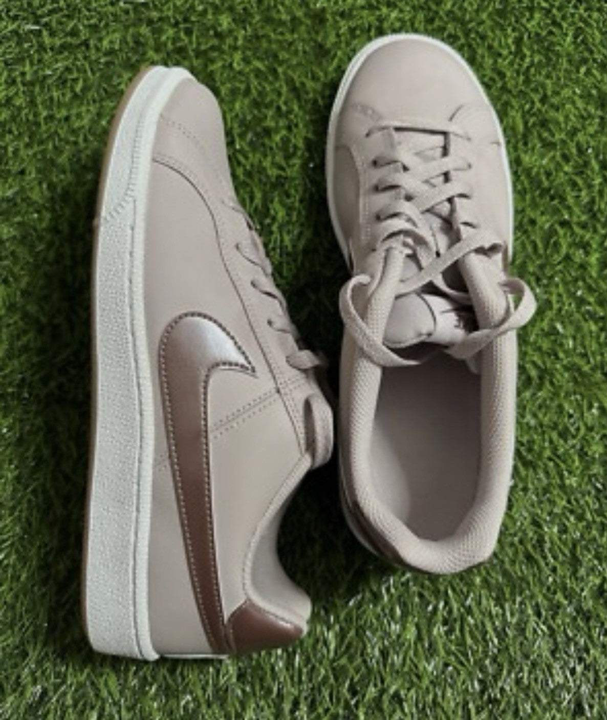Nike Court Royale Women’s Sneakers – Particle Rose/Smokey Mauve – 749867-600