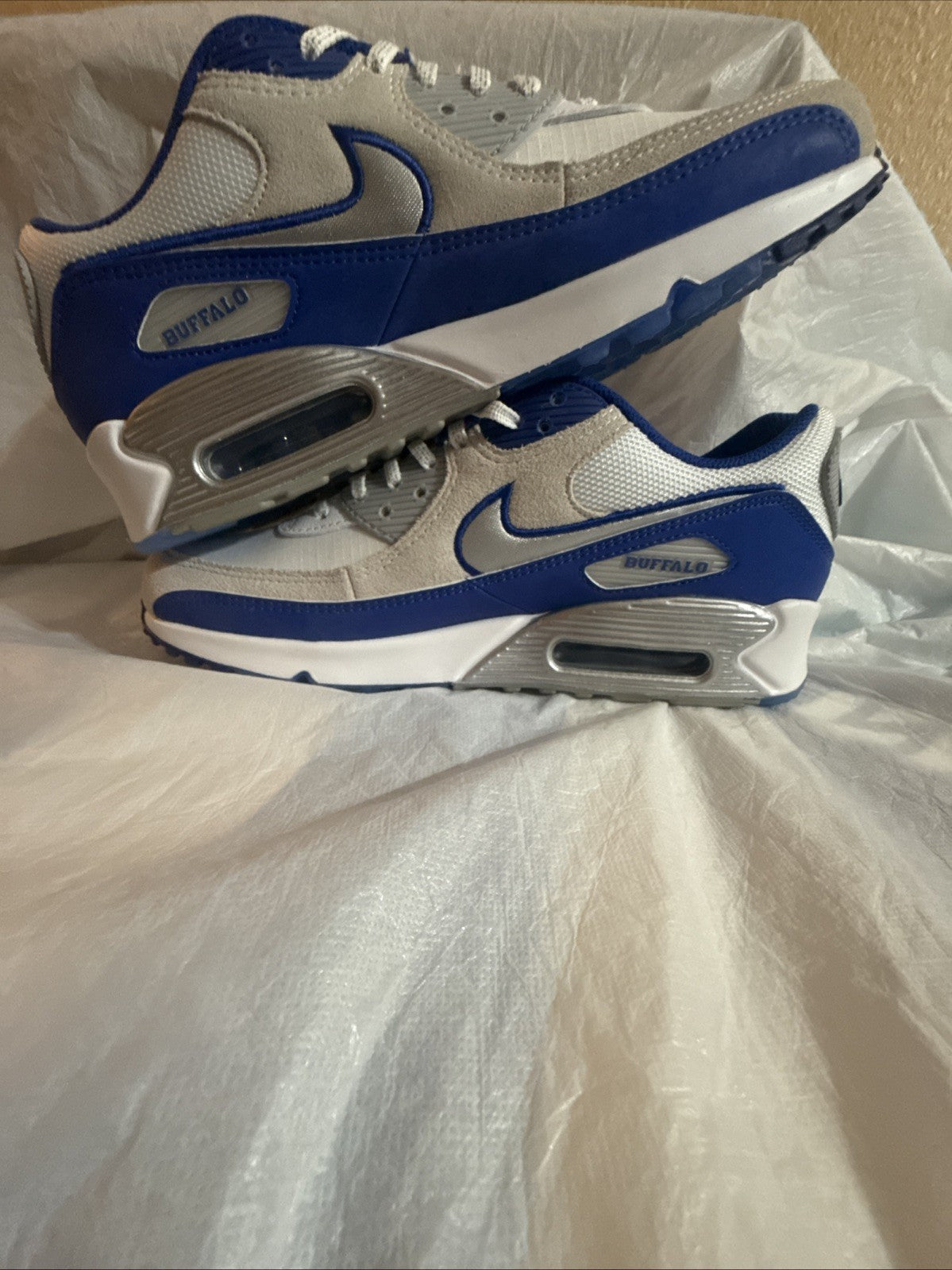 Nike Nike Air Max 90 Buffalo Bills II7589-100 Men Size 10 Limited Shoe.